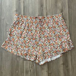 Flowy, floral shorts
